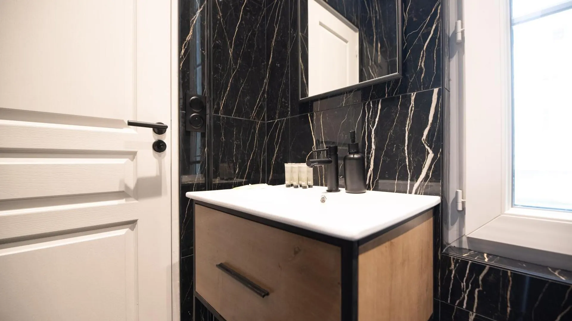 Lovely Flat In The Marais * Paris